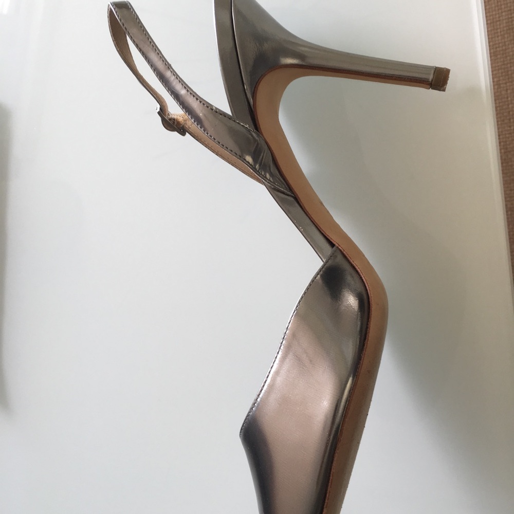 Jimmy Choo size 39 metallic patent leather heel